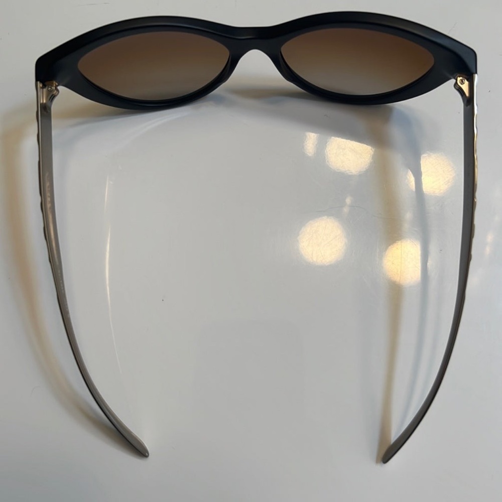Burberry Sunglasses - Picture 9 of 11